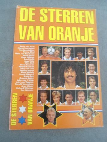 set tijdschriften Nederlands elftal en wereldvoetbal beschikbaar voor biedingen