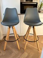 Set van 2 barkrukken met houten poten, Ophalen, Met voetsteun, 60 tot 90 cm, Zo goed als nieuw