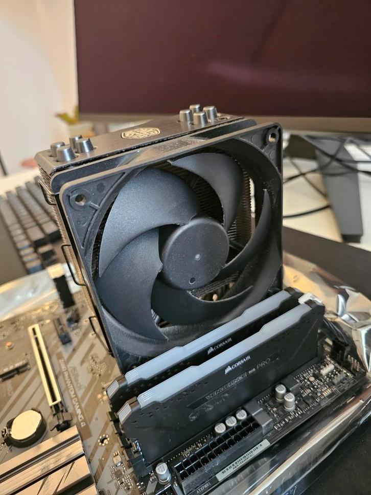 i5-10400f / Z490 / DDR4 2x8gb RGB / Cooler master hyper 212, Computers en Software, Moederborden, DDR4, Ophalen of Verzenden