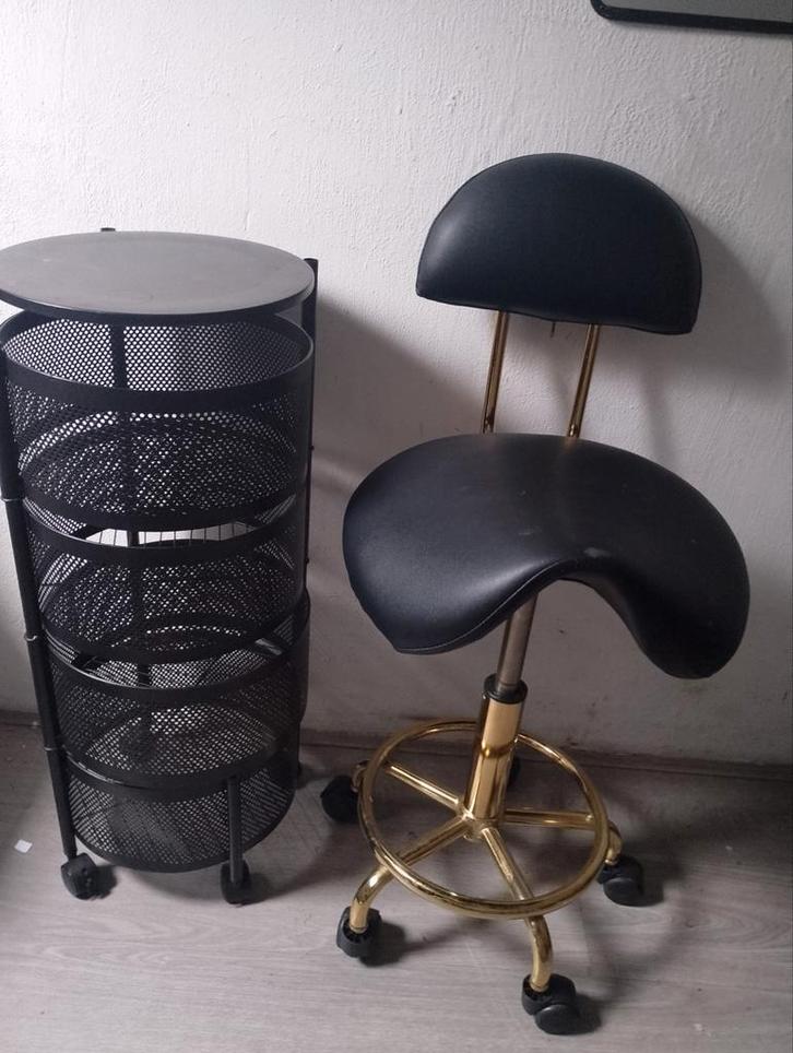 Zadel kruk&kapperstrolley, Huis en Inrichting, Bureaustoelen, Gebruikt, Bureaukruk, Zwart, Ergonomisch, Ophalen