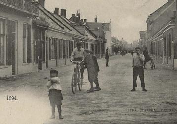 JV569A Den Helder Koningsraat 1905 Personen  Fiets