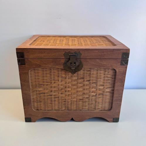 Mooie vintage opbergkist | aziatische look, Huis en Inrichting, Woonaccessoires | Kisten, Gebruikt, Minder dan 50 cm, Minder dan 50 cm