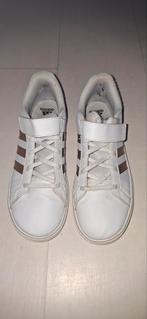 Adidas schoenen goud/wit, Kinderen en Baby's, Kinderkleding | Schoenen en Sokken, Ophalen, Adidas, Gebruikt, Jongen of Meisje