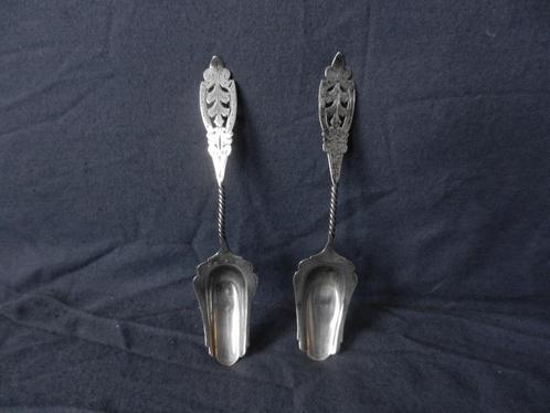 Paar zilveren suikerscheppen gegraveerd en ajour l. 13 cm, Antiek en Kunst, Antiek | Goud en Zilver, Ophalen of Verzenden