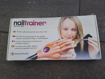 Nageltrainer. beschikbaar voor biedingen