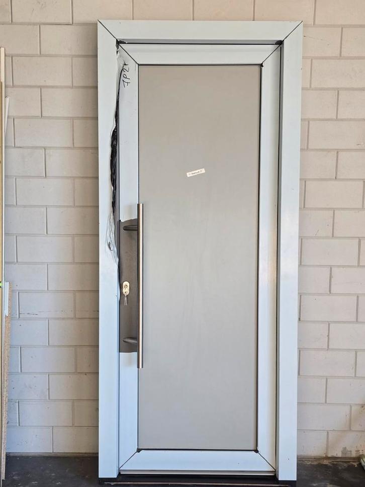 Nieuwe kunststof voordeur, Doe-het-zelf en Verbouw, Kozijnen en Schuifpuien, Nieuw, Deurkozijn, Kunststof, 150 tot 225 cm, 75 tot 150 cm