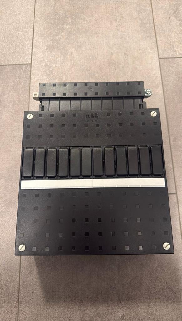 Te Koop Aangeboden ABB 12-modules Groepenkast/Bijzetkast!, Doe-het-zelf en Verbouw, Elektra en Kabels, Gebruikt, Overige typen