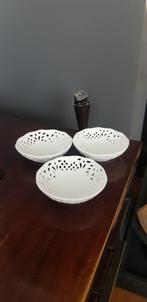 Bonbonschaaltjes, wit, porselein, 3x, Ophalen of Verzenden, Nieuw, Porselein, Bord of Schaal
