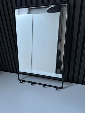Spiegel met 4 haken - 60x40cm beschikbaar voor biedingen
