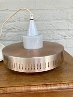 Scandinavisch vintage: hanglamp melkglas en koperkleur., Gebruikt, Ophalen of Verzenden, Glas, Scandinavisch vintage