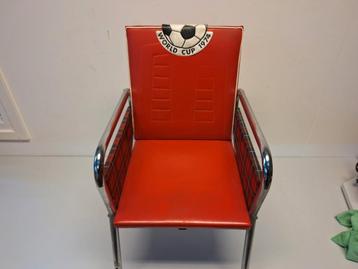 Retro kinderstoel beschikbaar voor biedingen