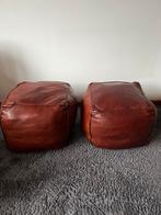 Poef nieuw geitenleder 2x congac kleur met vulling 30x30 cm, Huis en Inrichting, Banken | Voetenbanken en Poefen, Ophalen, Zo goed als nieuw