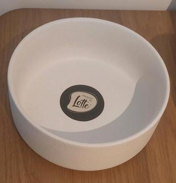 Lotte voerbakken keramiek beschikbaar voor biedingen