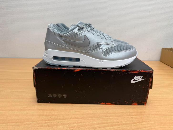 Nike Air Max 1 Metallic Silver Cool Grey 43 Nieuw, Kleding | Heren, Schoenen, Nieuw, Sneakers of Gympen, Overige kleuren, Ophalen of Verzenden