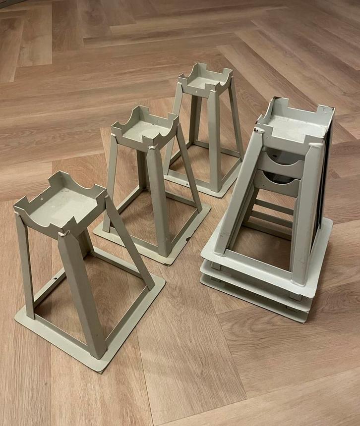 6 metalen bedverhogers 25 cm/ extra bergruimte onder je bed!, Huis en Inrichting, Slaapkamer | Bedden, Gebruikt, Eenpersoons, Overige maten