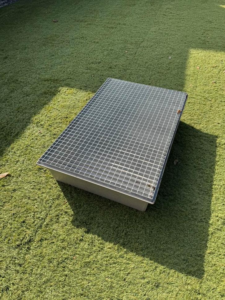 Waterbak sterk met rooster voor evt. zwaar waterornament, Tuin en Terras, Vijver-toebehoren, Zo goed als nieuw, Ophalen