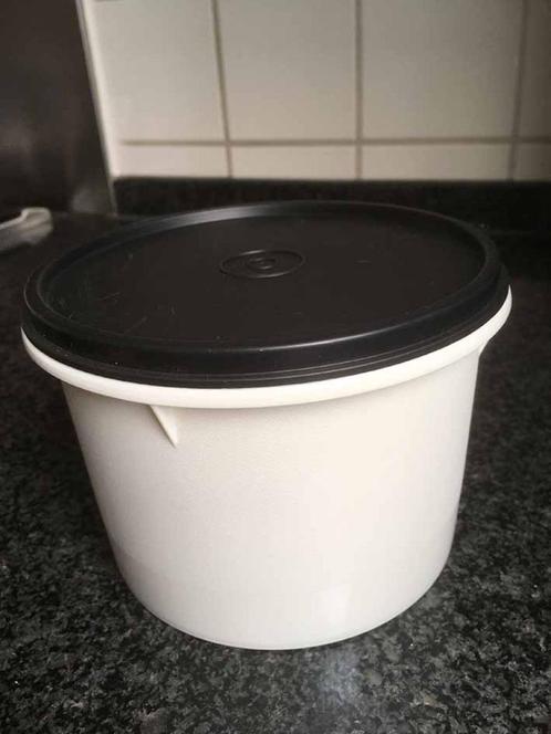 Tupperware bak #263 1.5 liter, Huis en Inrichting, Keuken | Tupperware, Zo goed als nieuw, Bak of Kom, Wit, Crème, Ophalen of Verzenden