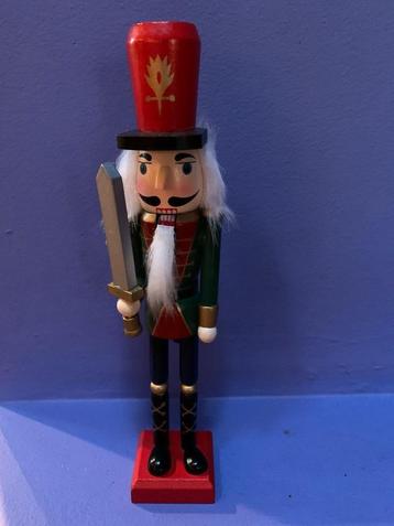 Vintage houten notenkraker van 26 cm hoog beschikbaar voor biedingen