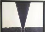 Prachtige Scandinavische kunstfoto brug over water met bos, Ophalen of Verzenden, Zo goed als nieuw