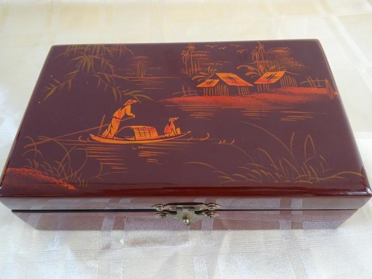Vintage lakdoos Japan sieradendoos rood bruine lakdoos, Verzamelen, Retro, Huis en Inrichting, Ophalen of Verzenden