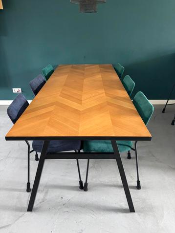 Eetkamertafel Seth van Zuiver beschikbaar voor biedingen