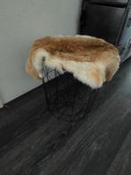 Bijtafel zwart met hout met konijnenvel, Ophalen, Gebruikt, 50 tot 100 cm, Rond