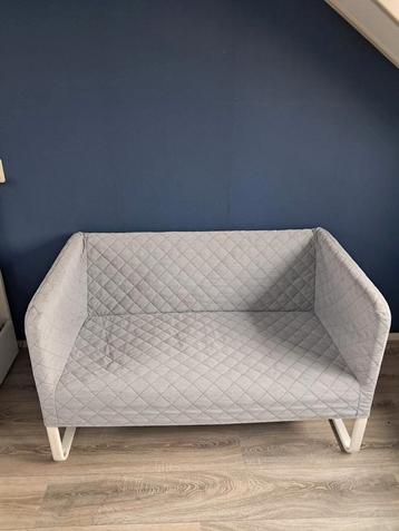 Mooi bankje voor tienerkamer. beschikbaar voor biedingen