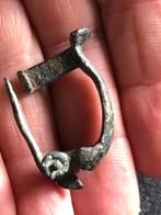 Bodemvondst ROMEINS Boog FIBULA originele aparte mantelspeld, Antiek en Kunst, Ophalen of Verzenden