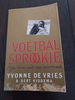 VOETBALSPROOKJE   YVONNE DE VRIES  ZGAN, Ophalen of Verzenden, Zo goed als nieuw, Balsport