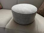 Grijze Stoffen Poef, Huis en Inrichting, Banken | Voetenbanken en Poefen, Rond, Ophalen of Verzenden, Zo goed als nieuw, Stof