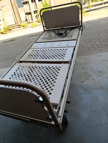Ziekenhuis bed beschikbaar voor biedingen