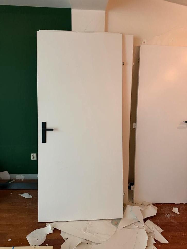 4x Witte Houten Binnendeuren met Zwarte Armaturen, Doe-het-zelf en Verbouw, Deuren en Horren, Zo goed als nieuw, Binnendeur, 200 tot 215 cm