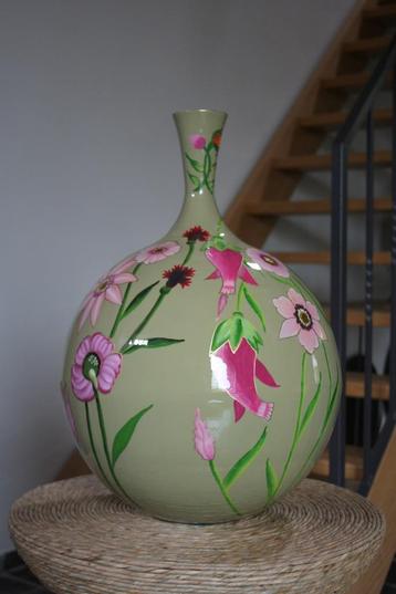 2x prachtige vaas metaal geschilderd bloemen pastel roze beschikbaar voor biedingen