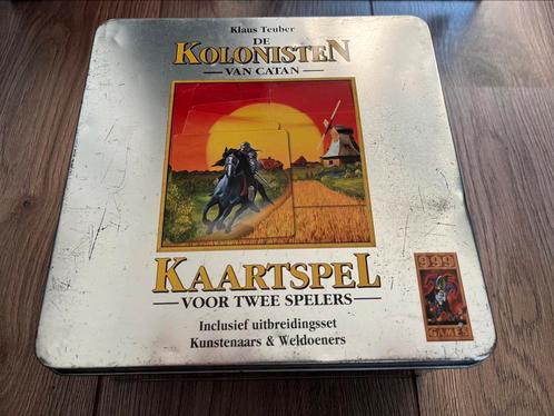 Kolonisten van catan kaartspel in blik jubileum uitgave, Hobby en Vrije tijd, Gezelschapsspellen | Kaartspellen, Gebruikt, Ophalen of Verzenden