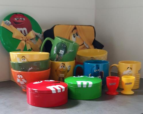 M&M artikelen, kommen, mokken, toilettas, eierdopjes, Huis en Inrichting, Keuken | Keukenbenodigdheden, Zo goed als nieuw, Ophalen of Verzenden