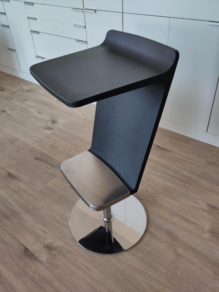 SALE! Johanson Zweeds #design #barkruk #kruk #stool., Huis en Inrichting, Barkrukken, Zo goed als nieuw, 90 cm of meer, Kunststof