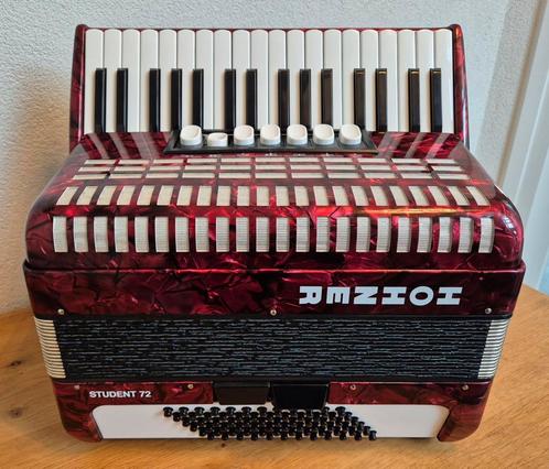 Hohner Student 72 bas accordeon zgan, Muziek en Instrumenten, Accordeons, Zo goed als nieuw, Toetsaccordeon, 72-bas, Hohner, Met koffer