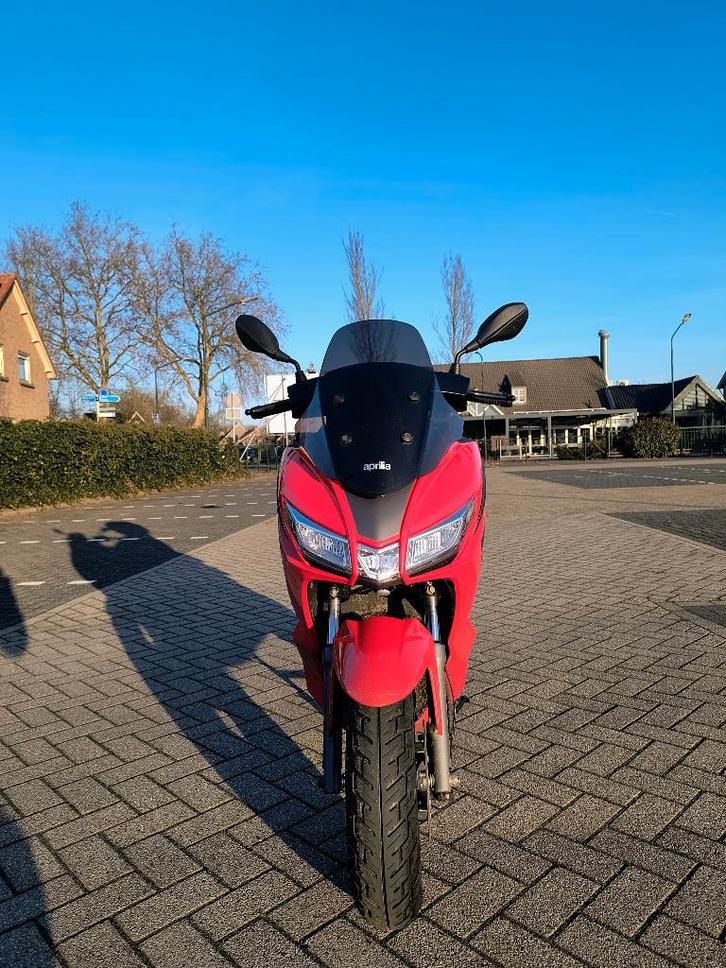Aprillia SXR 50 - 2025 - 2440 KM, Fietsen en Brommers, Scooters | Aprilia, Zo goed als nieuw, SR 50, Benzine, Ophalen