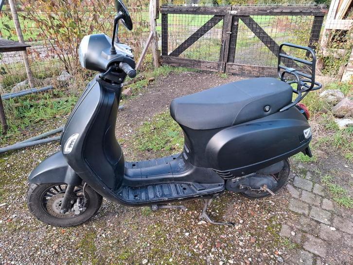 AGM Scooter, Fietsen en Brommers, Scooters | Overige merken, Gebruikt, Maximaal 45 km/u, Benzine, Ophalen