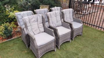 6 luxe wicker tuinstoelen  beschikbaar voor biedingen