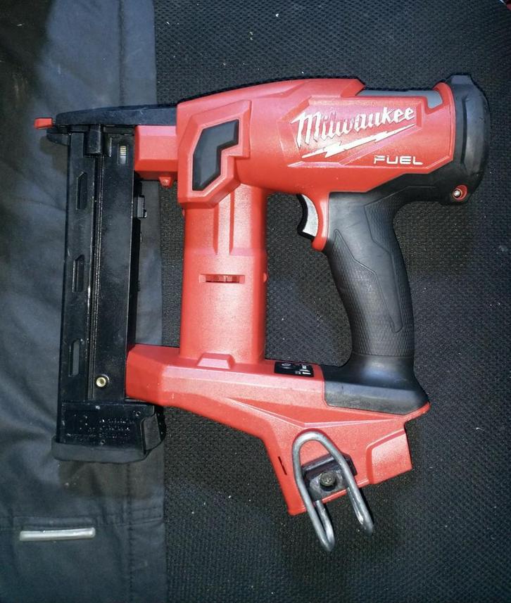 Milwaukee accu  niettacker

Body, Doe-het-zelf en Verbouw, Gereedschap | Handgereedschap, Zo goed als nieuw, Ophalen of Verzenden