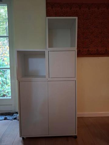4 Ikea  Eket Kastjes, wit 35 x 35 x 35 en 70 x 70 x 35 beschikbaar voor biedingen