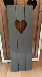 Houten luikjes met hart - Wanddecoratie, Huis en Inrichting, Ophalen, Zo goed als nieuw