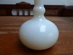 Vintage sierlijk opaline vaasje, 19 cm., Ophalen of Verzenden