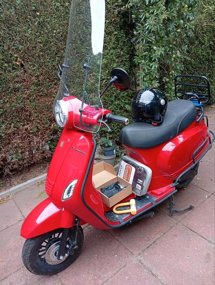 Electrische scooter le souries, Fietsen en Brommers, Brommers | Vespa, Zo goed als nieuw, Ophalen