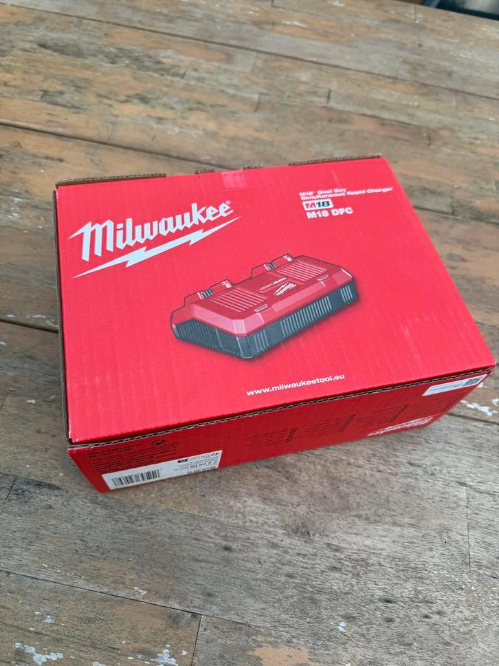 Milwaukee M18 DFC Duo snellader, Doe-het-zelf en Verbouw, Gereedschap | Handgereedschap, Nieuw, Ophalen of Verzenden