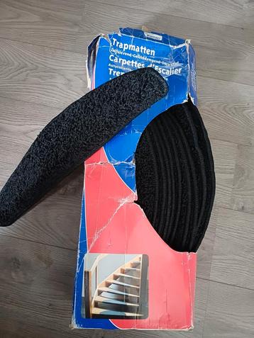 Zwarte trapmatten  beschikbaar voor biedingen