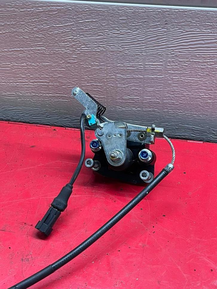 Gilera Fuoco 500 - Remklauw Roll Lock / Kantelmechanisme, Fietsen en Brommers, Brommeronderdelen | Algemeen, Gebruikt, Overige typen