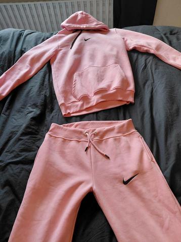 Roze Nike Trainingspak maat xxl beschikbaar voor biedingen
