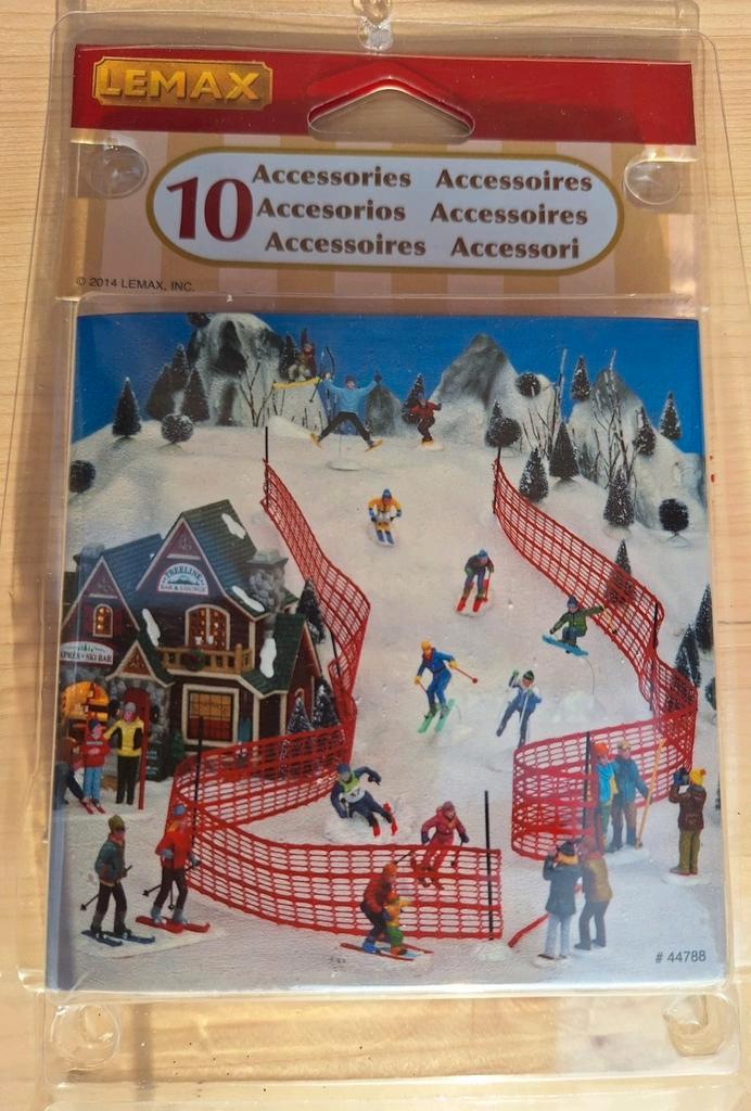 Lemax "Ski Racing Net Set Of 10" #44788 (Delwel), Diversen, Kerst, Nieuw, Ophalen of Verzenden